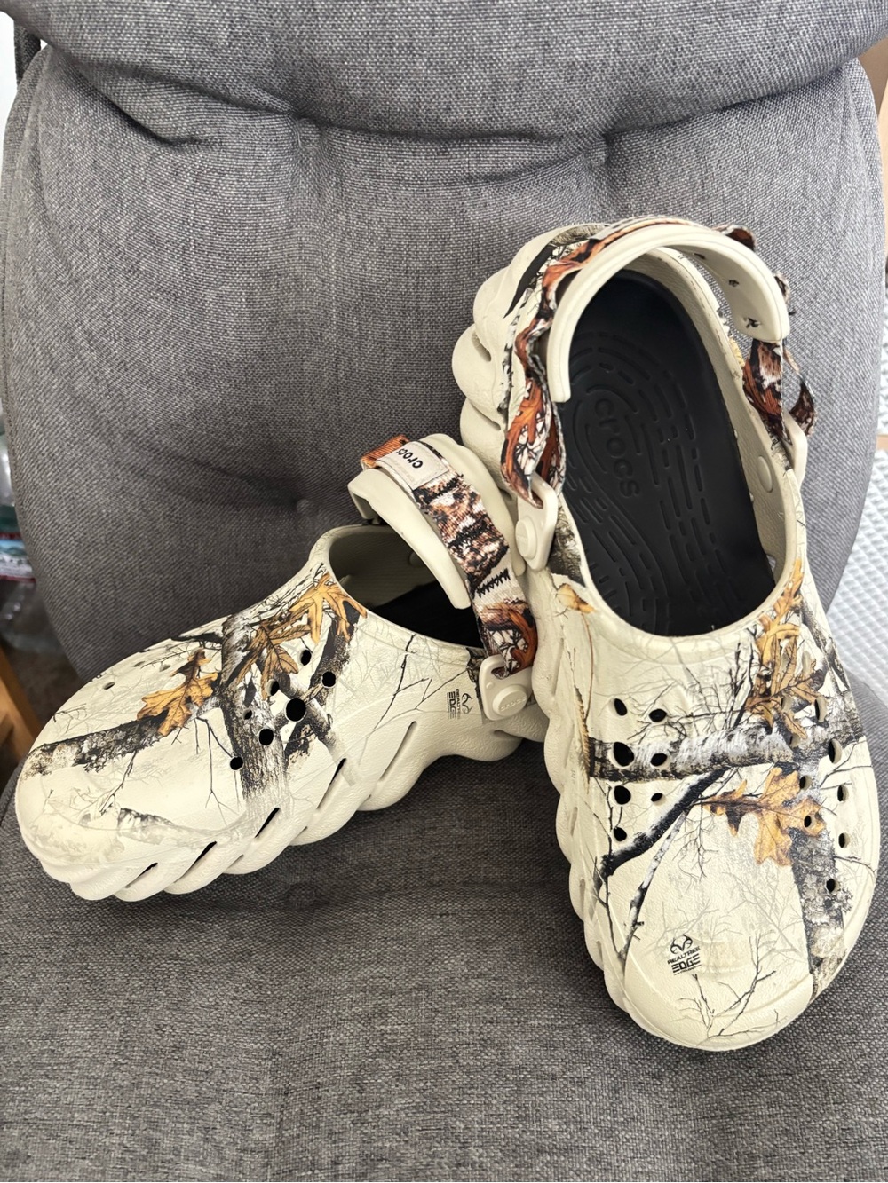 CROCS ECHO CLOGS IN REALTREE EDGE BONE WHITE CAMOUFLAGE PRINT, size 7M/9W